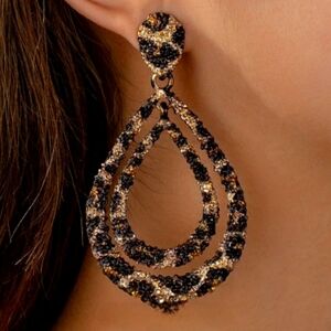 Elegant Black and Gold Teardrop Earrings